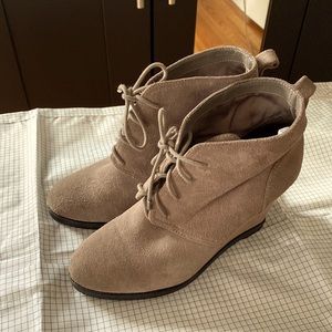 Vince Camuto Size 9M Boots